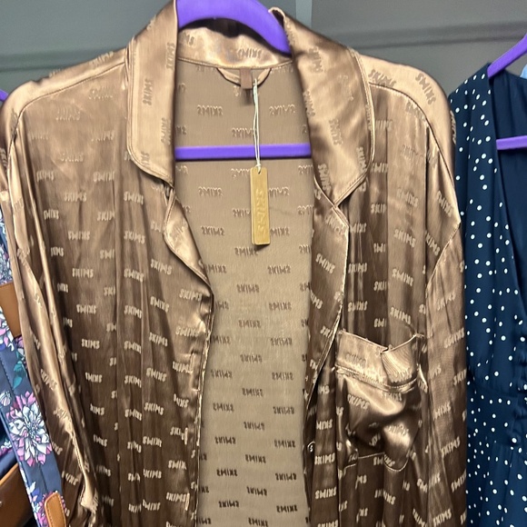 SKIMS LOGO LONG SLEEVE BUTTON UP SLEEP SHIRT - Picture 2 of 8